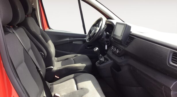 RENAULT TRAFIC FURGON 2.0 ENERGY BLUEDCI 107KW 29 L1H1 EDC 145 4p RENAULT TRAFIC FURGON 2.0 ENERGY BLUEDCI 107KW 29 L1H1 EDC 145 4p