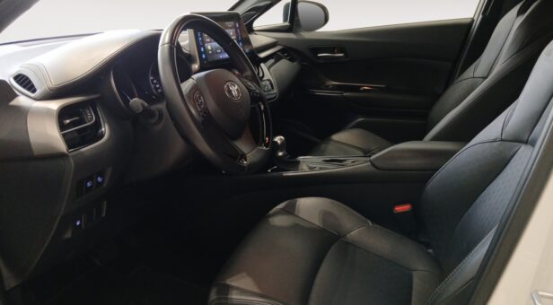 TOYOTA C-HR BERLINA CON PORTON 1.8 VVT-I HYBRID DYNAMIC PLUS AUTO 122 5p