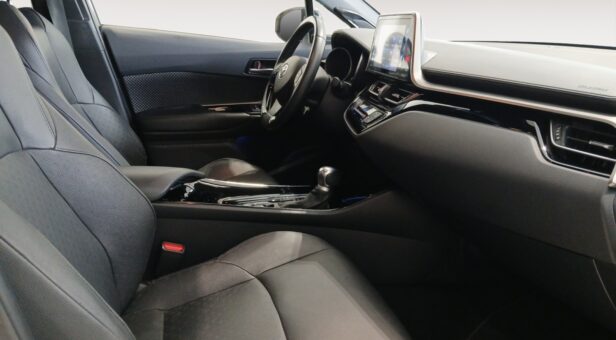 TOYOTA C-HR BERLINA CON PORTON 1.8 VVT-I HYBRID DYNAMIC PLUS AUTO 122 5p