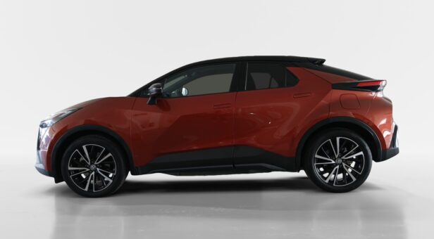 TOYOTA C-HR Toyota C-HR Plug-in Hybrid 220 e-CVT 5P Spirit
