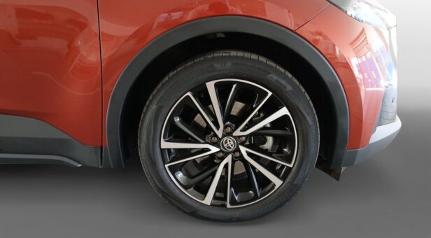 TOYOTA C-HR Toyota C-HR Plug-in Hybrid 220 e-CVT 5P Spirit