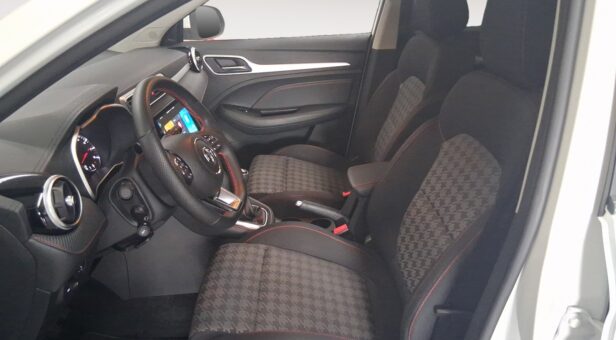 MG ZS 1.5L 5mt COM MY24
