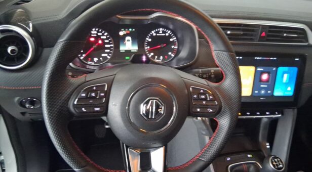 MG ZS 1.5L 5mt COM MY24