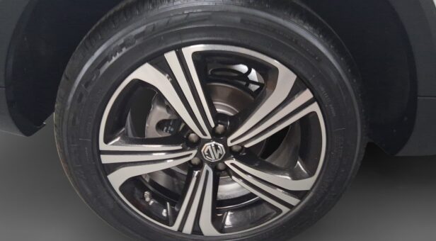 MG ZS 1.5L 5mt COM MY24