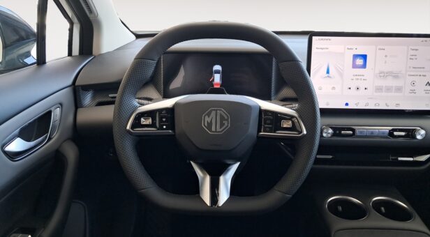 MG MG 4 MG MG4 MCE EDU 64KWh LUX