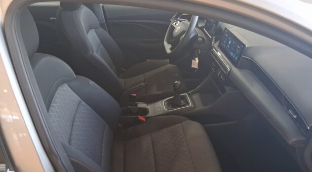 MG MG3 BERLINA CON PORTON 1.5 STANDARD MY25 116 5p