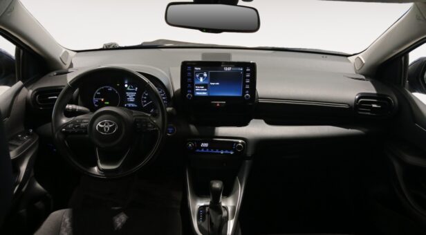 TOYOTA YARIS BERLINA CON PORTON 1.5 VVT-I HEV ACTIVE TECH 116 5p