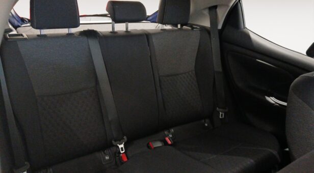 TOYOTA YARIS BERLINA CON PORTON 1.5 VVT-I HEV ACTIVE TECH 116 5p