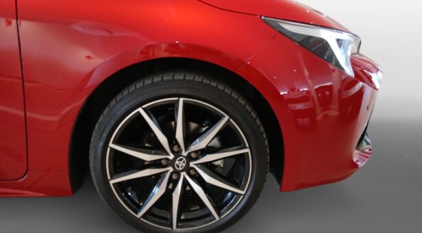 TOYOTA COROLLA BERLINA CON PORTON 1.8 HYBRID GR-SPORT E-CVT 140 5p TOYOTA COROLLA BERLINA CON PORTON 1.8 HYBRID GR-SPORT E-CVT 140 5p