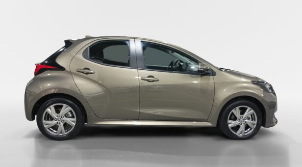 TOYOTA YARIS BERLINA CON PORTON 1.5 VVT-I HEV ACTIVE PLUS 116 5p