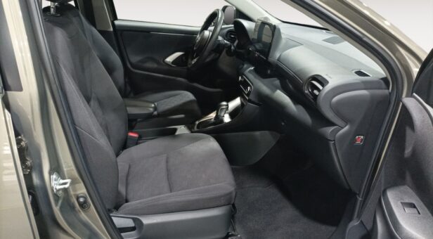 TOYOTA YARIS BERLINA CON PORTON 1.5 VVT-I HEV ACTIVE PLUS 116 5p