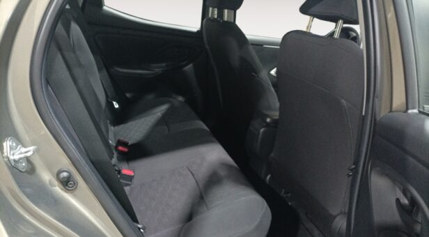 TOYOTA YARIS BERLINA CON PORTON 1.5 VVT-I HEV ACTIVE PLUS 116 5p