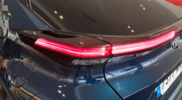 TOYOTA C-HR TODOTERRENO 2.0 HEV HYBRID ADVANCE CVT 196 5p