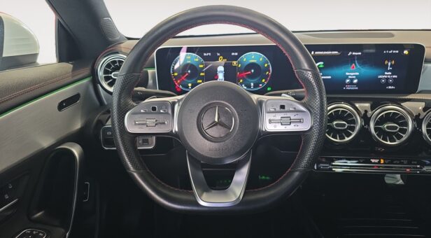MERCEDES CLA SEDAN 1.3 CLA 180 136 4p