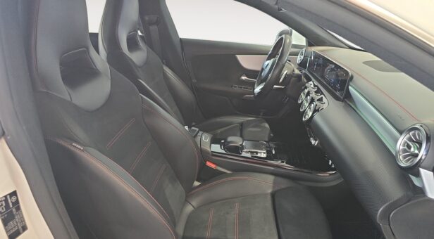 MERCEDES CLA SEDAN 1.3 CLA 180 136 4p