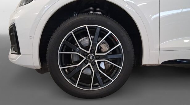 AUDI Q5 SPORTBACK TODOTERRENO 2.0 40 TDI S TRONIC QUATTRO BLACK LINE 204 5p