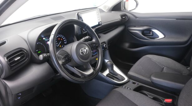 TOYOTA YARIS BERLINA CON PORTON 1.5 VVT-I HYBRID ACTIVE TECH 116 5p