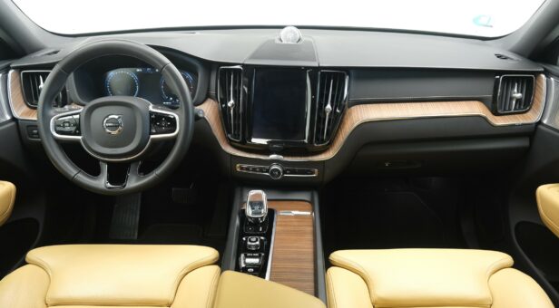 VOLVO XC60 TODOTERRENO 2.0 D B4 INSCRIPTION AUTO 4WD 197 5p