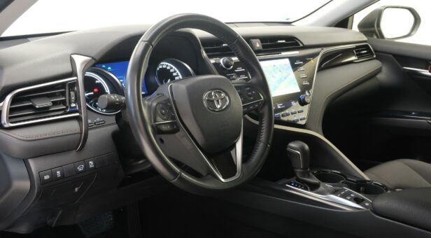 TOYOTA CAMRY SEDAN 2.5 HYBRID ADVANCE 218 4p