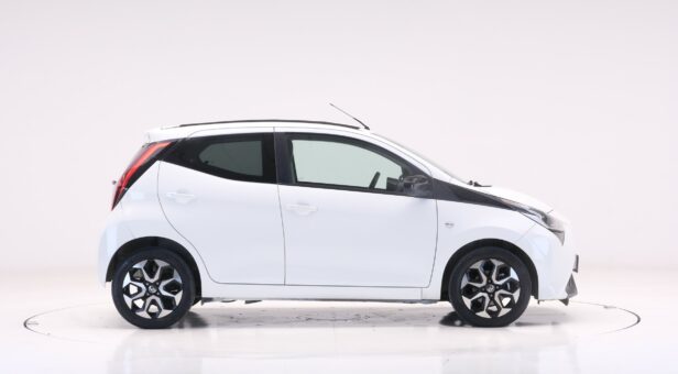 TOYOTA AYGO MINICOCHE 1.0 VVT-I X-PLAY 72 5p