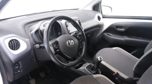 TOYOTA AYGO MINICOCHE 1.0 VVT-I X-PLAY 72 5p