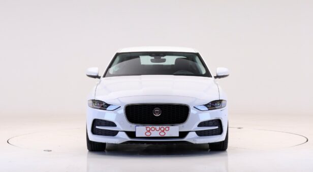 JAGUAR XE SEDAN 2.0D 132KW R-SPORT AUTO 180 4p