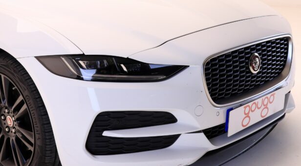 JAGUAR XE SEDAN 2.0D 132KW R-SPORT AUTO 180 4p