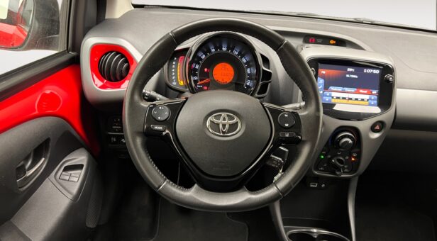 TOYOTA AYGO MINICOCHE 1.0 VVT-I X-PLAY 72 5p