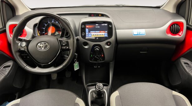 TOYOTA AYGO MINICOCHE 1.0 VVT-I X-PLAY 72 5p