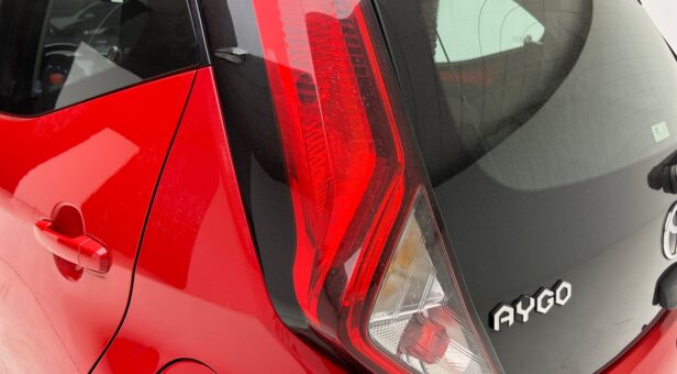 TOYOTA AYGO MINICOCHE 1.0 VVT-I X-PLAY 72 5p